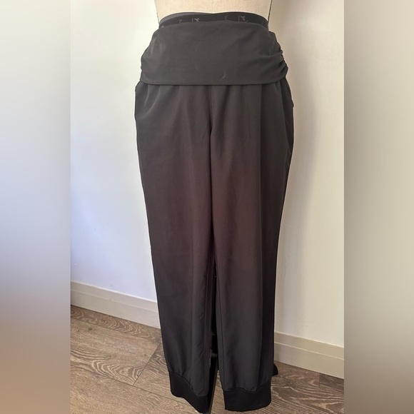 Diadora Black Joggers Pants Womens M  EUC - Picture 1 of 7